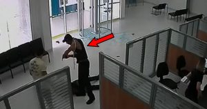 paznicul bancii reactioneaza intr-un timp foarte scurt